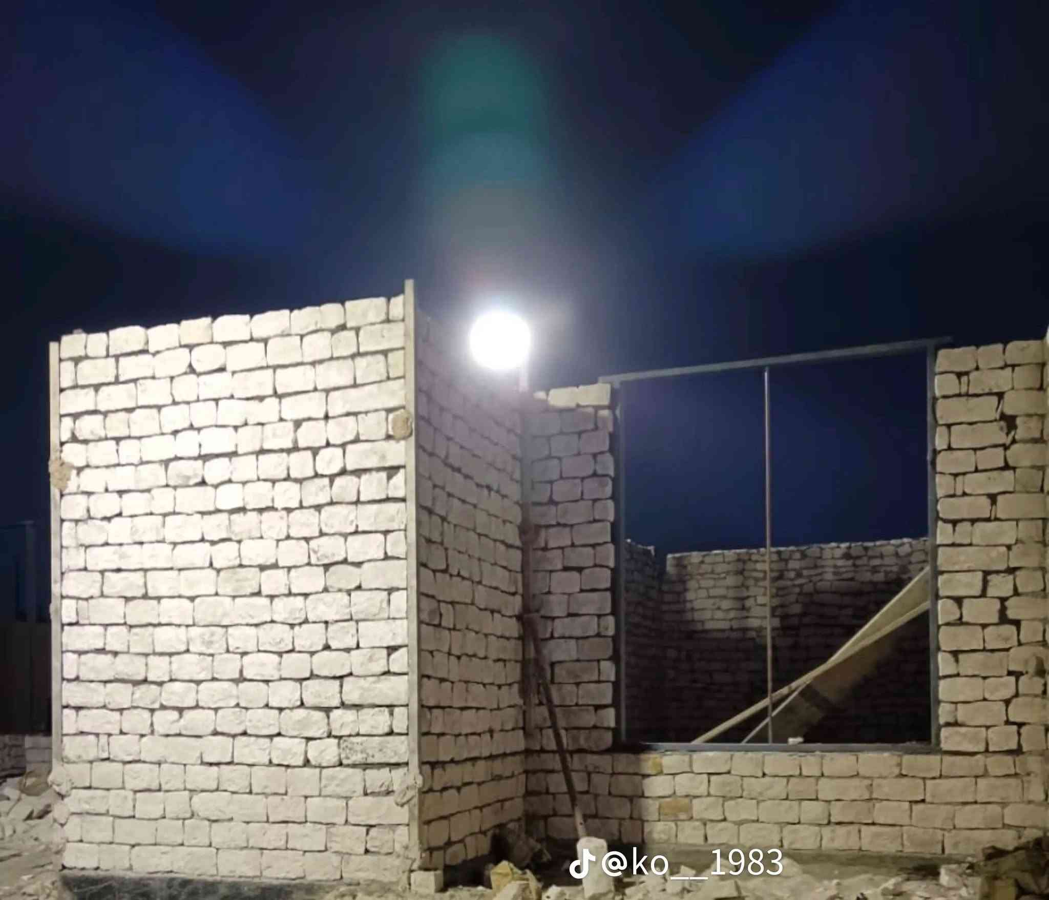 سلام عليكم 
شباب الي محتاج بنه حجر وبلوك بسعر مناسب 
الاستفسار ***********

