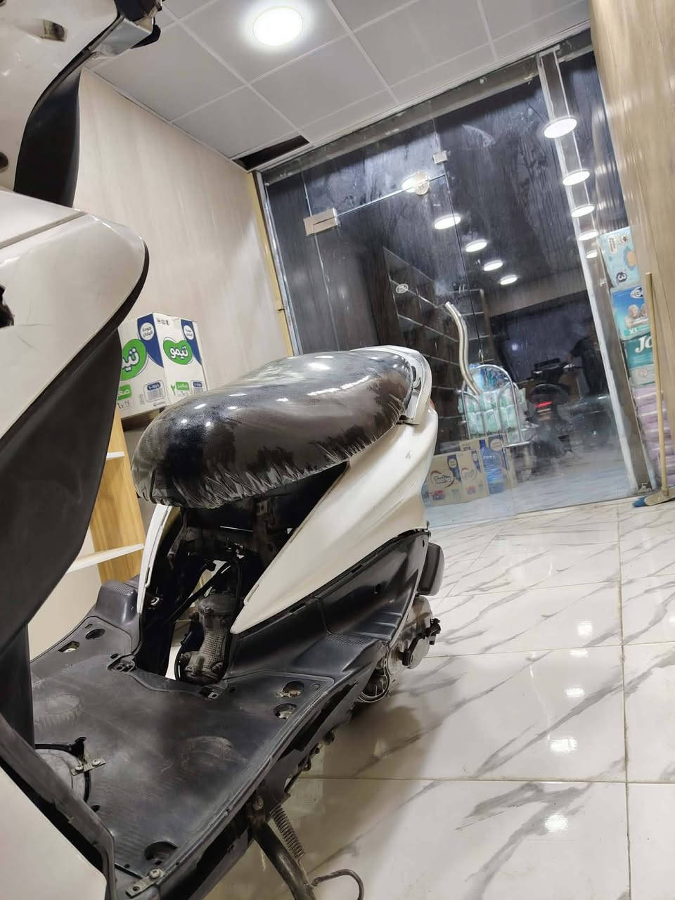 سلام عليكم
دراجه سكنس نثيه موديل 2005
دراجه تخم تاير جديد
كابريتر جديد اصلي
باتري جديد
مسجل بلاتوث
دراجه نيضفه كلش
دراجه بيه خيط بخار 

سعر 250وبيه مجال
المكان بغداد المعامل الباوية
☎***********
خاص مفتوح 

مكاتبه بسمي
