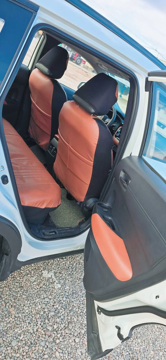 فول مواصفات
موديل 2025
محرك 2000
ماشي 15 الف
كشن كهرباء
داخل جلد
سقف فتحه 
وباقي مواصفات الفول
سعر 28 مليون وبي مجال
***********
