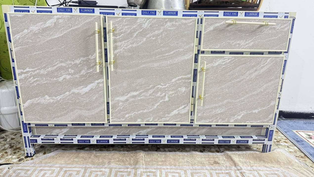 كاونتر للبيع/
متر ونص 3 بوب 
السنك متر مرمر 
فصال مرتب الى درجه وثخين الالمنيوم ماله 
مال بيت ستخدام سبوعين بيعه لغرض سفر 

للتواصل وبالخدمه  ***********
