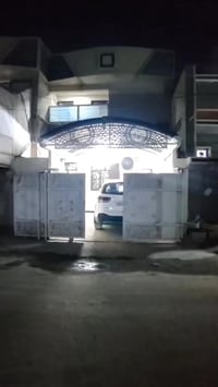 للبيع – بيت سكني طابقين بمساحة 110 متر في الالفين 891 المساحة: 110 متر...