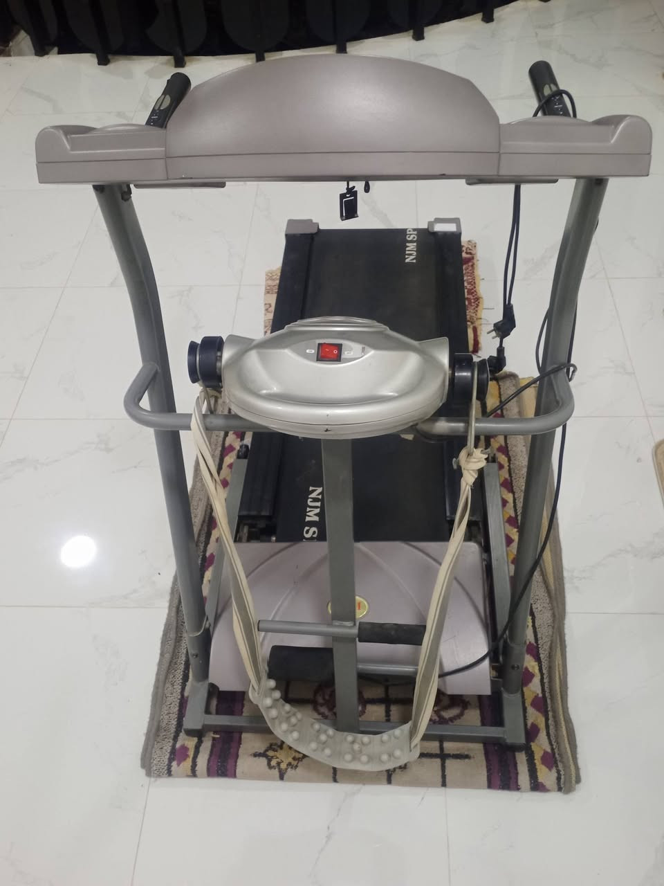 جهاز رياضي للجري واللياقة مستعمل نظيف شبه جديد سرعه كبير جداً + وجود خاصيه الحاله الجبليه للجهاز مع سماعات كبيره محافظة بابل السعر /250/ وبي مجال كثير


**إذا كنت صاحب هذا الإعلان وتريد حذفه لأي سبب، رجاءا أرسل رسالة إلى الدعم الفني**