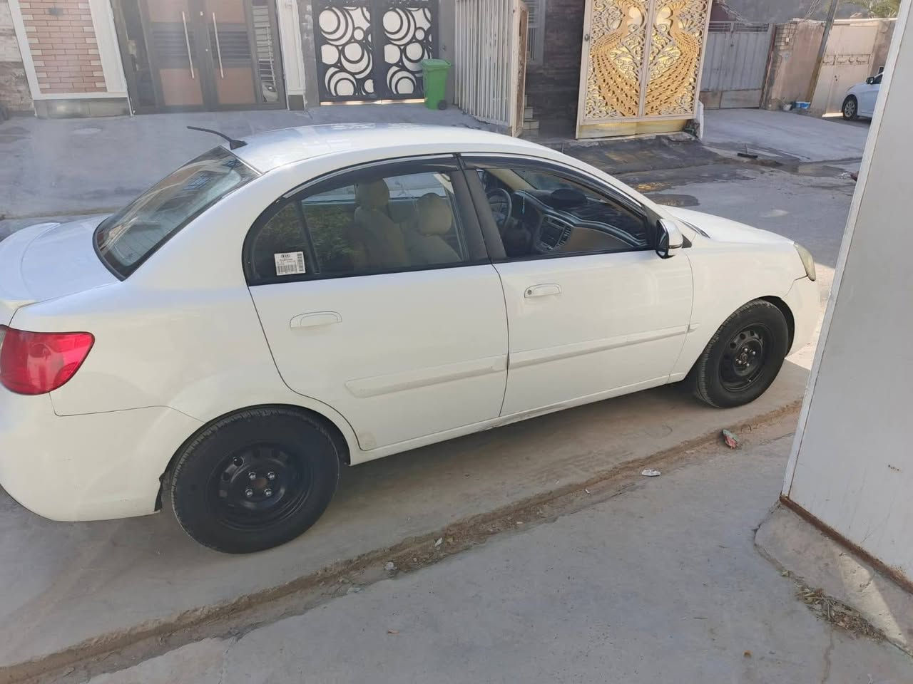 #للبيع
كيا ريو موديل 2011 خليجي رقم واسط إنكليزي 
السيارة ما بيها لا ضربة ولا صبغ ولا تبديل 
داخل عسلي 
إشارة بالمري 
محرك 1600
كير ومحرك خير من الله 
تدفئة تبريد 
كهربائيات كلها شغالة
مسوي ادامة كاملة عليها اليوم 
مكاني بغداد 
الشراي يتصل على الرقم ***********
 أو يدخل خاص واتس اب أو ماسنجر 
إلي يحب بس يحجي ما عندي وقت إخوتي وكلكم على راسي والله واعتذر مقدما
