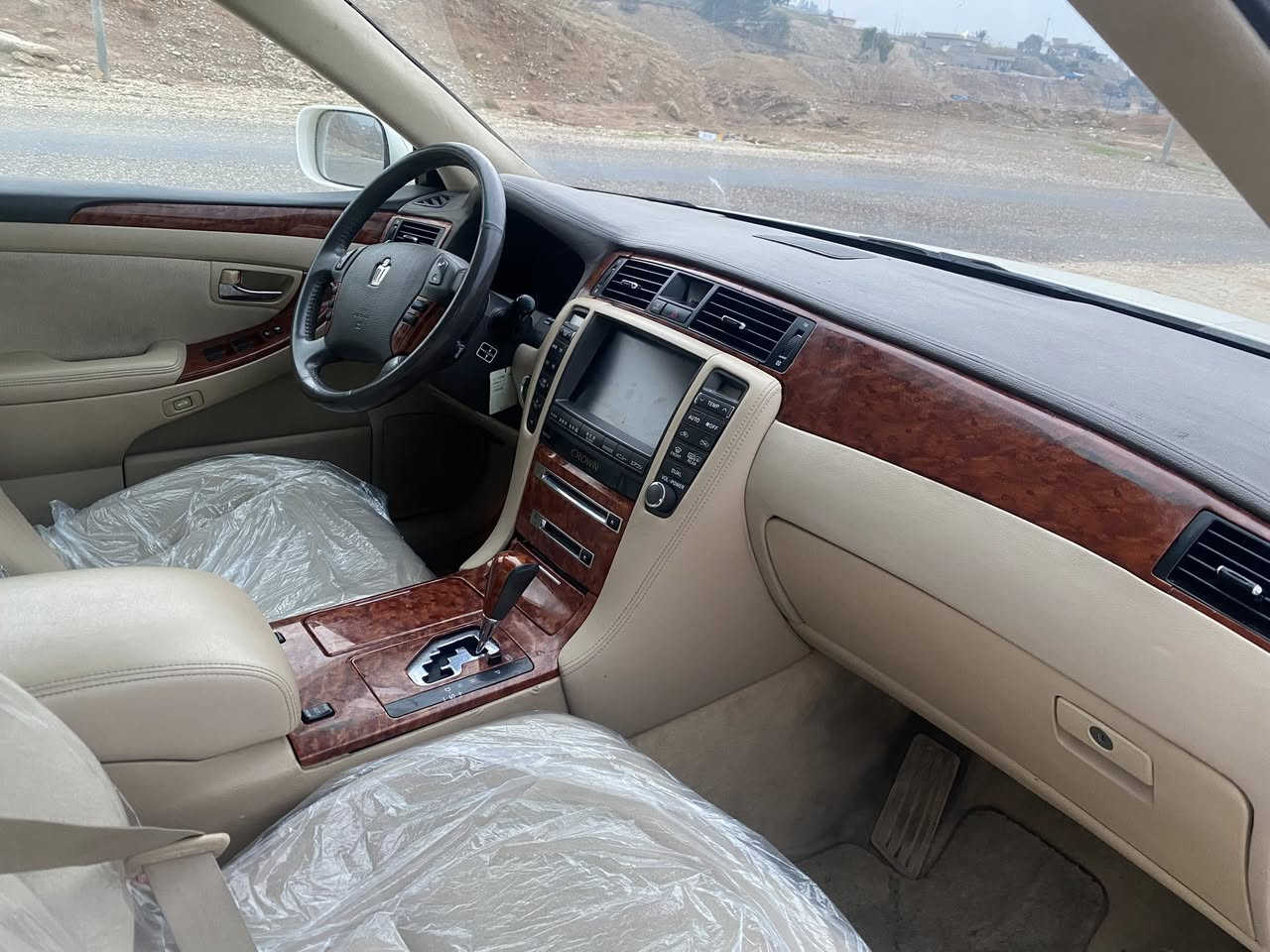 182
2006 
2 دووگمە
جوار تایەی لۆک
لەساخێک توند و تۆڵتر نەبوو نەتەوێ. 
بێ دوکەل. 
48$
یەک تۆز مەجال

***********
