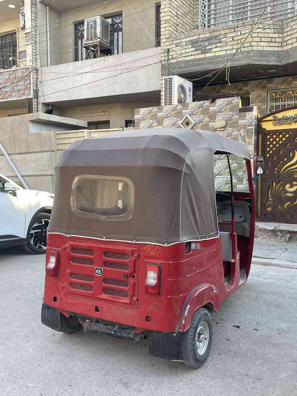 السلام عليكم تكتك موديل 2018اوراق أصوليه 7اوراق شرط الترقيم مكينه مال عشرين مجفته صَاࢪ يومين يعني بعدها على السحك امانه الله كله شركه كهربائيات كلها شغاله التكتك مصبوغه عام للجماليه السعر 3900وبيها مجال مكاني الامين الثانيه الهاتف ***********
