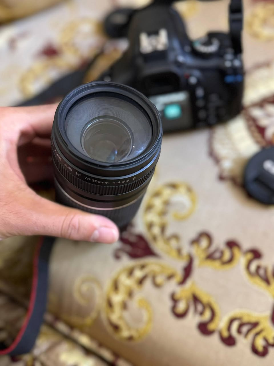 السلام عليكم كامرة كانون 1300D فول مواصفات مع زوم
مع ستاند وحقيبه
الاتصال على الرقم ***********
السعر 500 وبيها مجال
