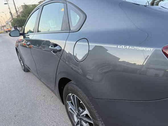 السلام عليكم 
فورتي وارد امريكي موديل 2024
فئة LX
محرك 2000
مرقم بغداد باسمي
السعر -(153) ورقة وبيها مجال  
السونار بالمنشور
العنوان بغداد الشعب 
***********
