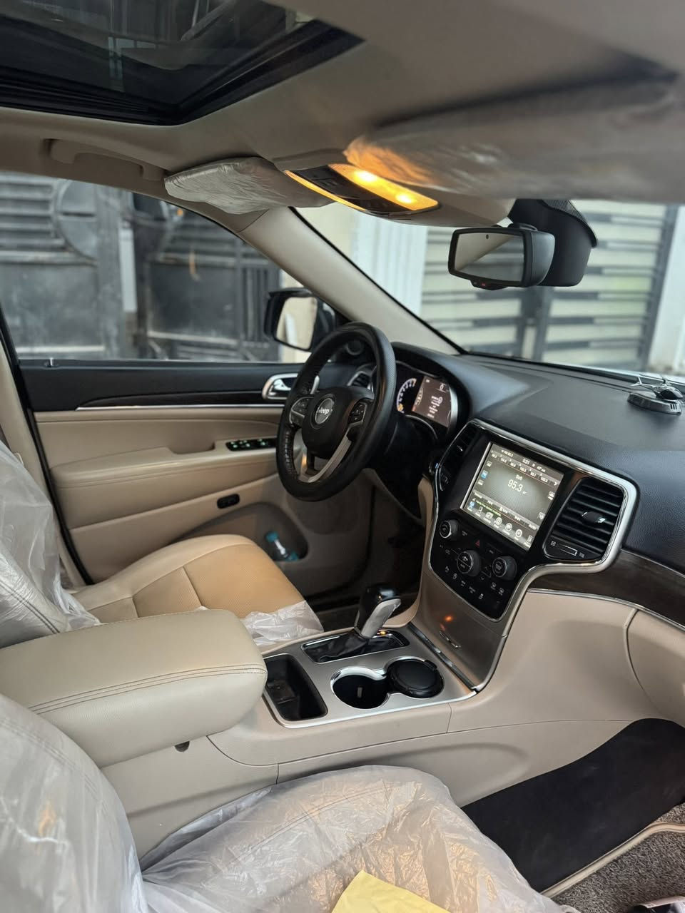 جيب لاريدو 2016 ..فول مواصفات لمتدد..سقف بنوراما..تدفئة وتبريد بالكشنات والستيرن والمرايات..كشنات جلد بيجي..توقف ذاتي..حساسات امامي خلفي..تشغيل عن بعد..يعني فولل..ضررها بنيد مبدل لادواخل ولا ايرباك ..المسافه المقطوعه 93ميل..رقم بغداد انكليزي..السعر المطلوب 220


**إذا كنت صاحب هذا الإعلان وتريد حذفه لأي سبب، رجاءا أرسل رسالة إلى الدعم الفني**