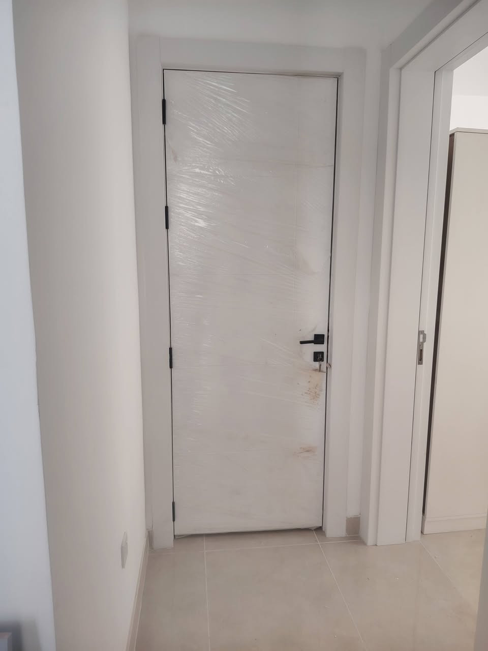 أبواب تركيه عدد ٣ لون ابيض كاملات هنه وجراجيبهم وتغليف الايدات الكيلون لتواصل واتساب ***********
ملاحظه الأبواب منشوره صورهم لمن مركبات
