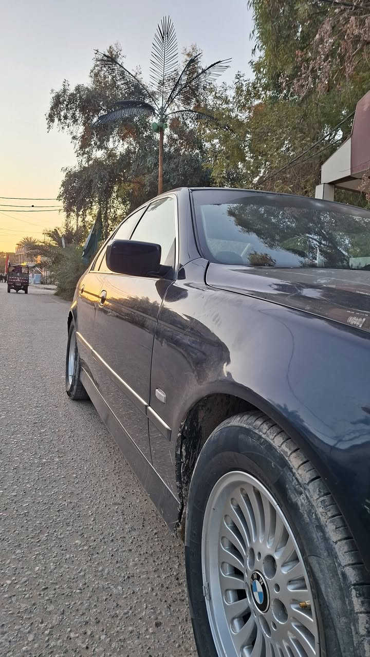 بي ام صقر
موديل 2000
رقم بغداد
مكينه 28تك فانوس [بيها تنقيص]
حداديه تبريد كهربائيات بلاديه السياره 
73ومجال بسيط
مكان السياره نجف 
***********
