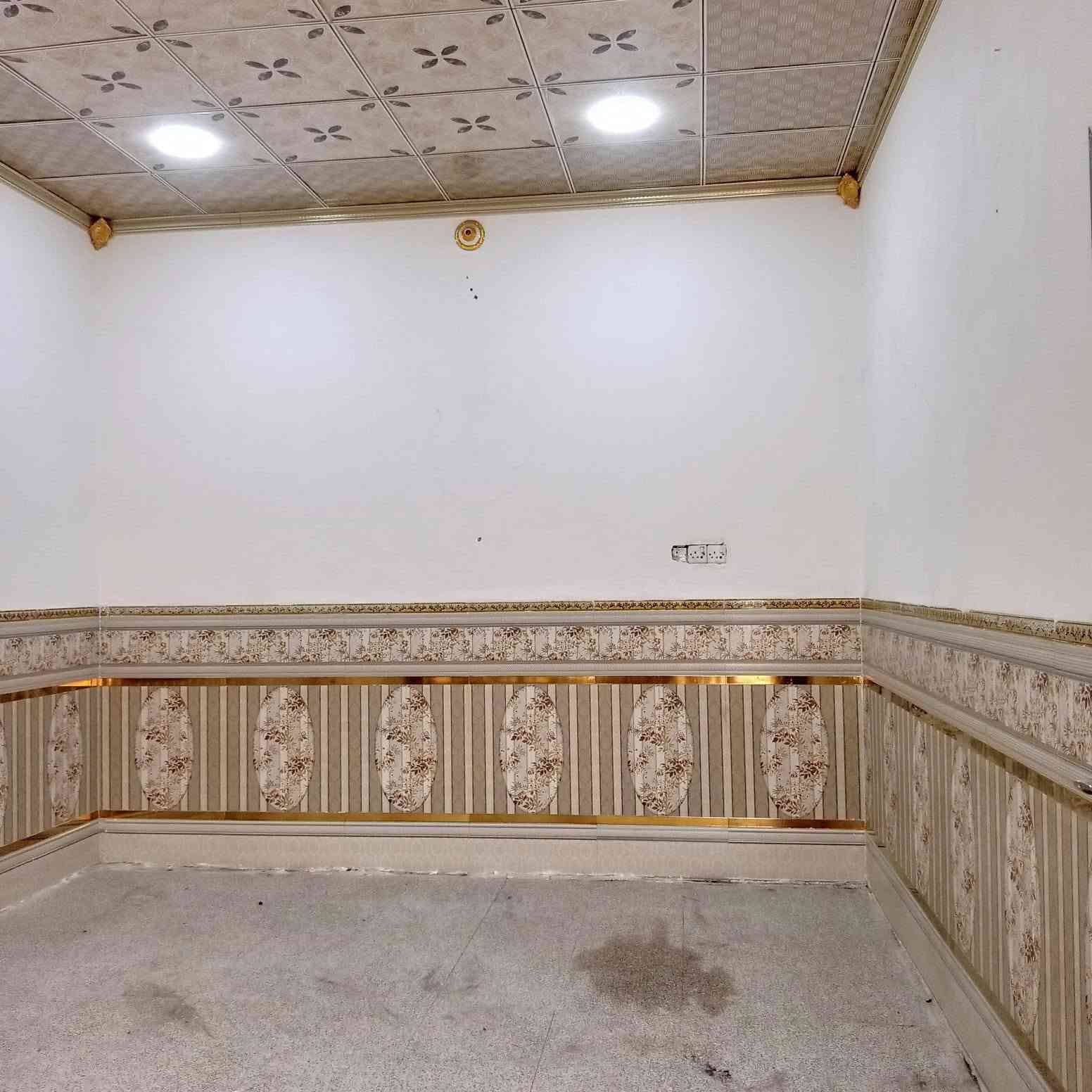 السلام عليكم بيت 150متر زراعي سند 25حي الحسن العسكري دوانم لازم قرب مدرسه الحشد يم المولده الثانية بيت طابقين بي غرفتين جوه وغرفتين فوك صاله واستقبال ومطبخ داخل الجهد الهندسي المنطقه كافه الخدمات ***********
