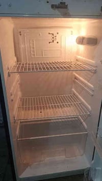 ثلاجه للبيع 12قدم نضافه فول للستفسار موجود خاص 07722592256 لعنوان بغدا...