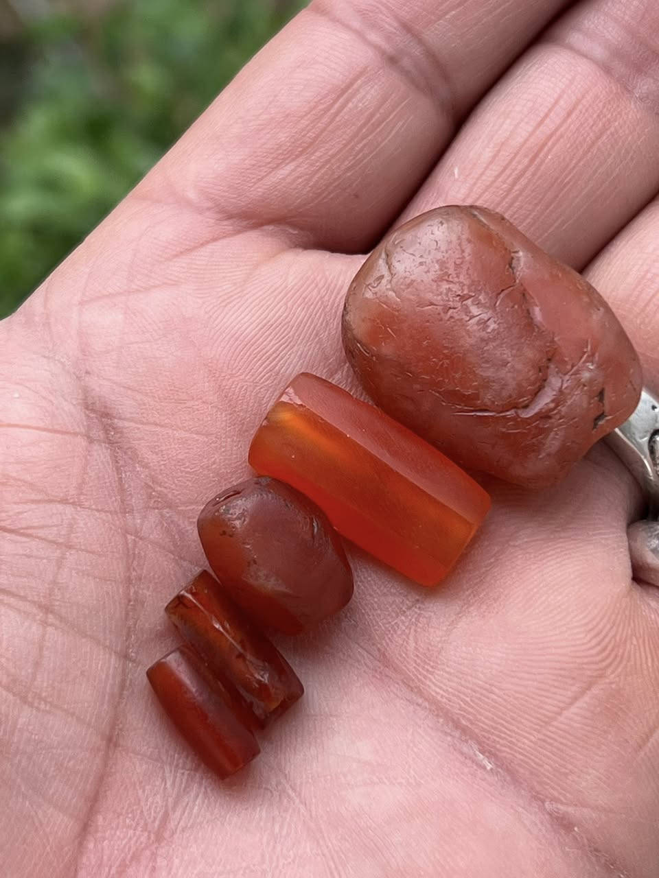 احجار للبيع العنوان الكوت للاستفسار الاتصال على ***********
