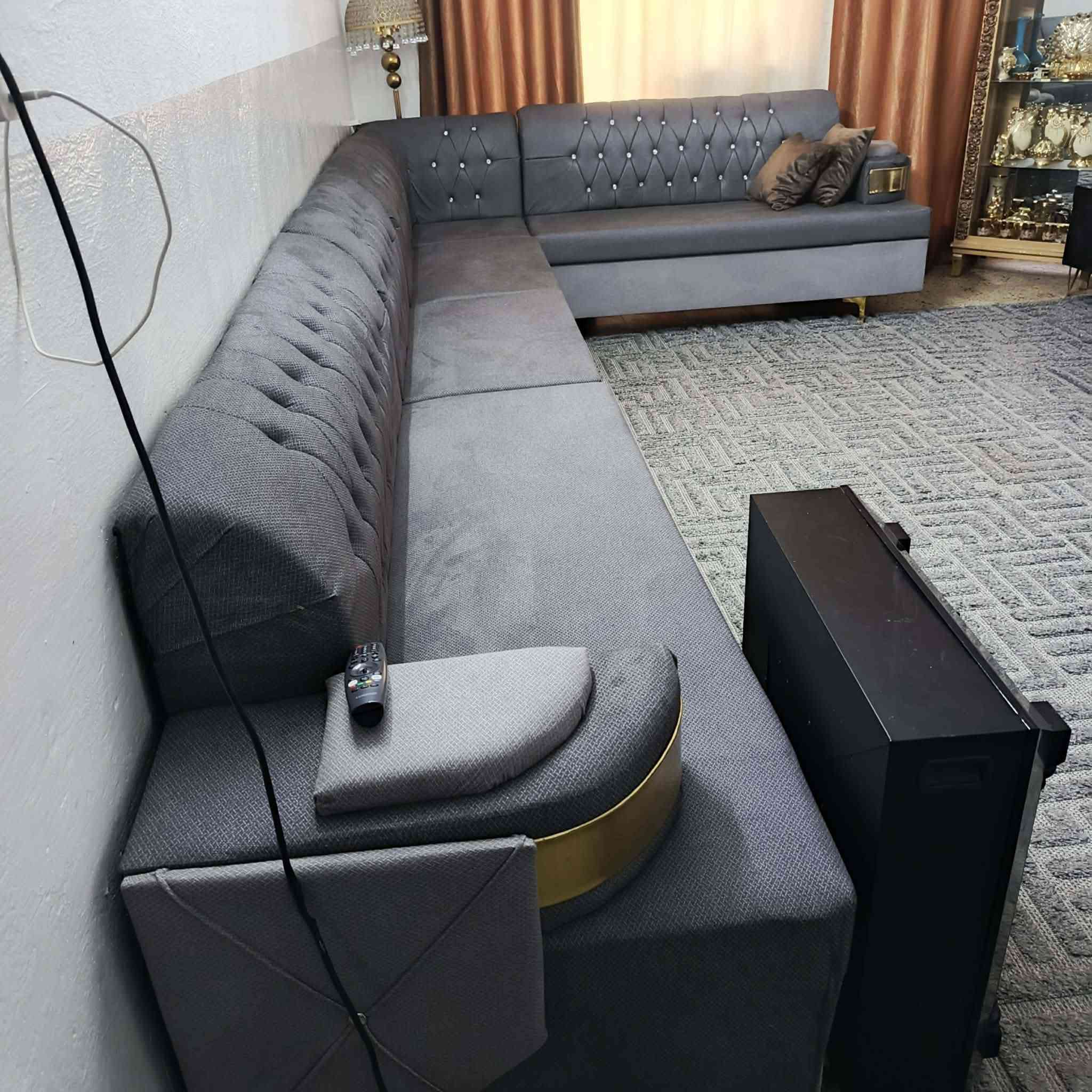 ديوانات عدد 22مقعد 14متر جديد حطاطه وكوشات 6 ويا
الخشب بلاويد اسود لاتصال *********** وتساب واكو توصيل بكروه
