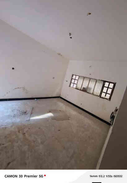 بيت للبيع ١٢٠متر واجة ٦ونزال ٢٠طابق ونص طابو صرف غرفتين نوم وستقبال ومطبخ وطرمة جبيرة وحديقة بيت نضيف جدآ عنوان ابو دشير شارع لضغط ***********
