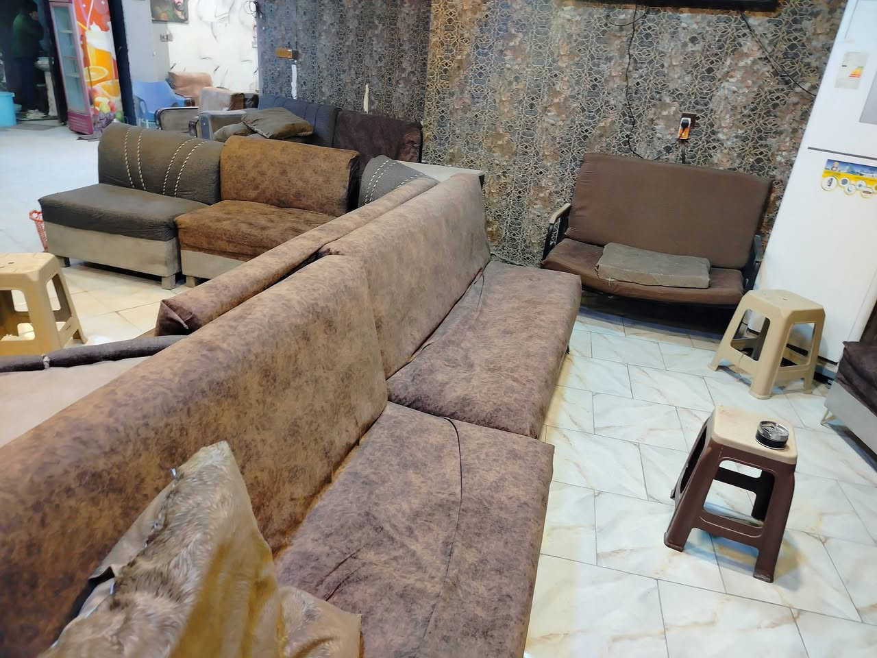 السلام عليكم قنفات للبيع المكان الكوفة بسعر مناسب  ***********
