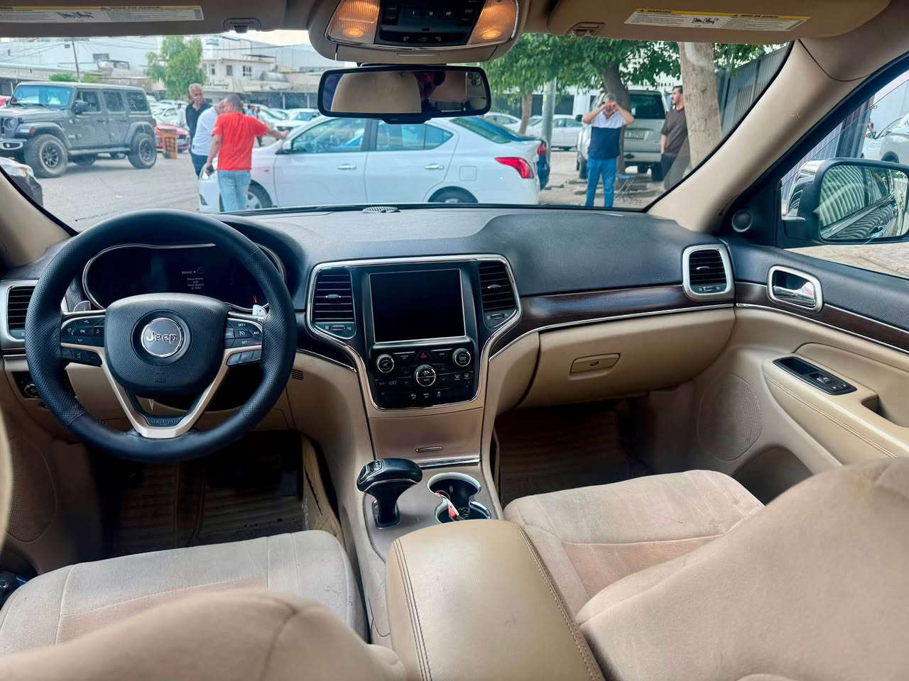 jeep laredo 2015 full 

.. گیڕ و مکینە كارەبای بەشەرت  .. مکینە  6 بستۆن   … سەیارەیەکی زۆرجوان و خاوێن و بێ مەسرەفە  زۆر  تازەية… سەیارەكە بی بۆیاخە دوو  پەڵەی   ساردی  هەیە  بي ناوەکرتن بی ئیرباگ ... 
  سەیارەكە فول فول موصفات 

ناو زةرد ، بصمە، دركا بصمە پانۆراما ،سنوق شقت ،راداری ئاوین ، كوشن جلد ، كوشن سارد و گەرم    ،سوکان ڤۆلیۆم ، تەحدید سورعە  ،  شاشه ، كاميرة  ، كوشن كارةبا  ، ئاوينة ئيشارات ،لايت ليد ، لایت ئۆتۆ  ، eco، تەبرید مرکزی، بلاجیکتۆر،حاسي دواوة .   CD,USB,AUX,

‎شوێن   ::::   سلیمانی 
 ***********
*********** السليمانية, العراق

