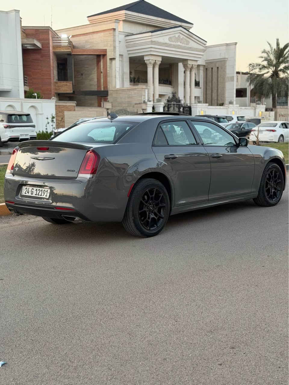 ‏‎السلام عليكم
 كرايسلر اوباما (S)موديل 2019
 كلين تايتل هنا بالعراق انصبغ نص بنيد
 رقم دهوك الجديد تحويل
فول مواصفات 1/1
 بانوراما كشنات جلد
محرك 6 سلندر 3600
فور ويل 
كشنات كهرباء  
كشنات هيتر 
شاشة كاربلي 
تشغيل عن بعد
مكينه وكير كفاله
 ماشيه 98 ميل كلش جديدة
‏‎مكاني بغداد جميلة شارع خيرالله 
‏***********
السعر 218 ورقة بغداد, العراق
