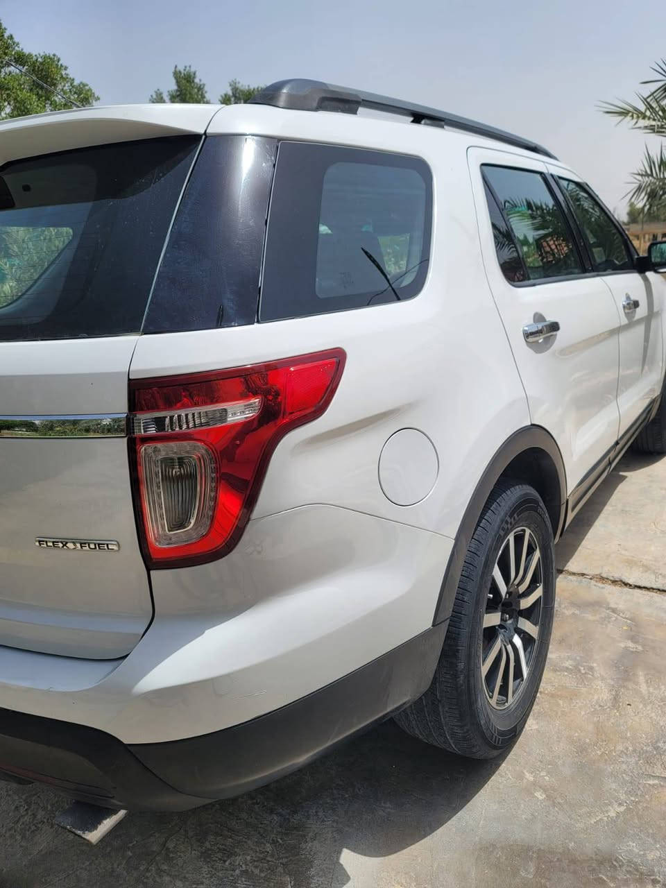 Ford Explorer2013  xlt فورد اكسبلور 
بيع او مرواس مع بوليسي 
ماشيه140 الف ميل  حقيقي 
السياره بدون حادث بيها صبغ ٣ قطع بدون معجون بدون دواخل بدون تبديل فقط رش
المواصفات : 
-تحديد مسار
-زينون
-تحكم لمس
- مكينة ٦ سلندر 
- ٧ راكب
- ٣ قطع تبريد
- داخل لونين 
- تحكم ستيرن 
- شاشة كاربلي
- كاميرا خلفية دواره
ـ ارضيه مدوشمه
- كير ومحرك وتبريد وكبريائيات بشرط كفاله عامه
السياره بسمي تحويل بنفس اليوم 

السعر 130 وبي مجال للشراي  
المكان ديالى المقداديه 

الرقم: ***********
