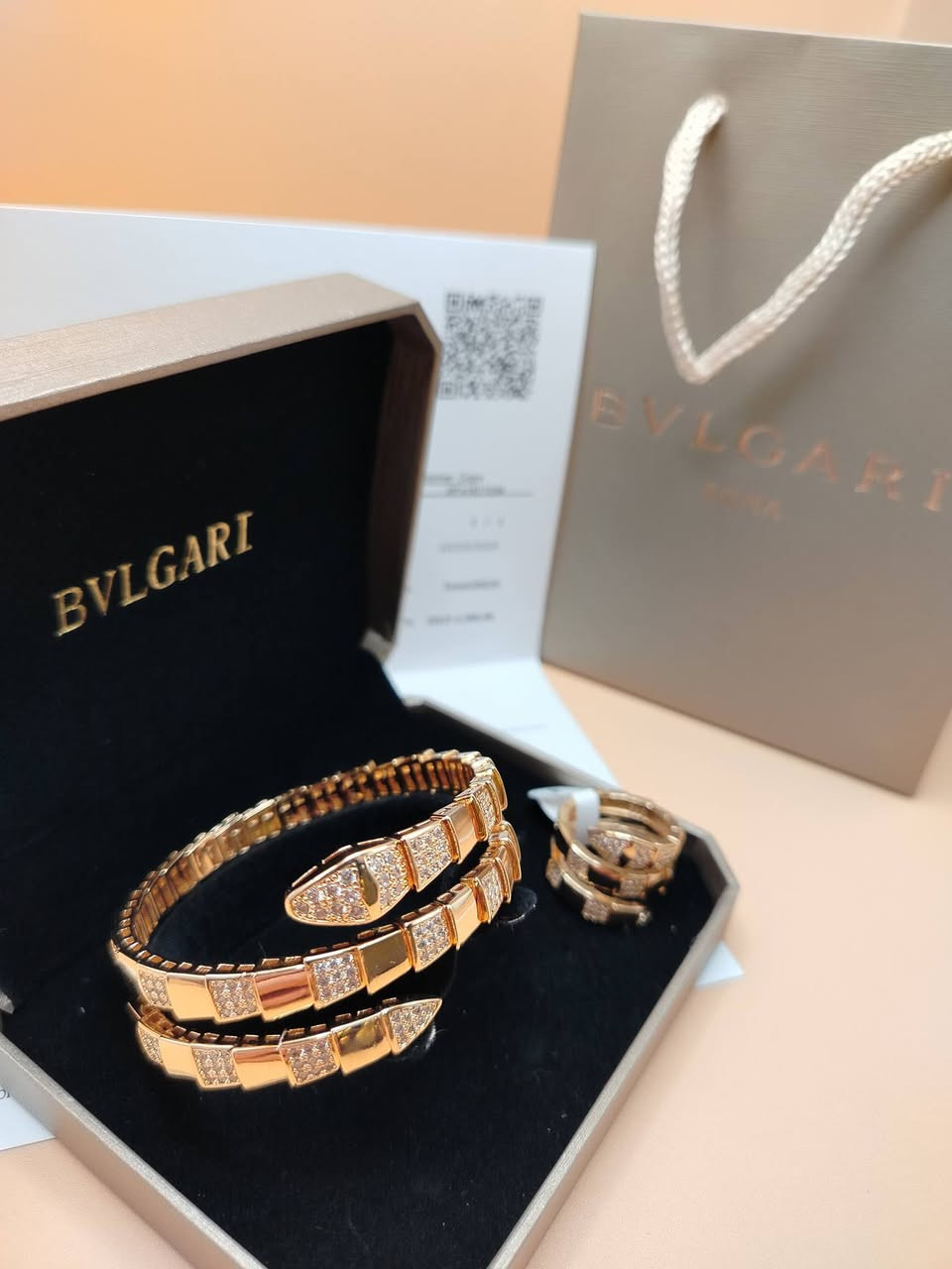 سوار ومحبس ماركة بولكاري مع الملحقات يوجد توصيل


**إذا كنت صاحب هذا الإعلان وتريد حذفه لأي سبب، رجاءا أرسل رسالة إلى الدعم الفني**