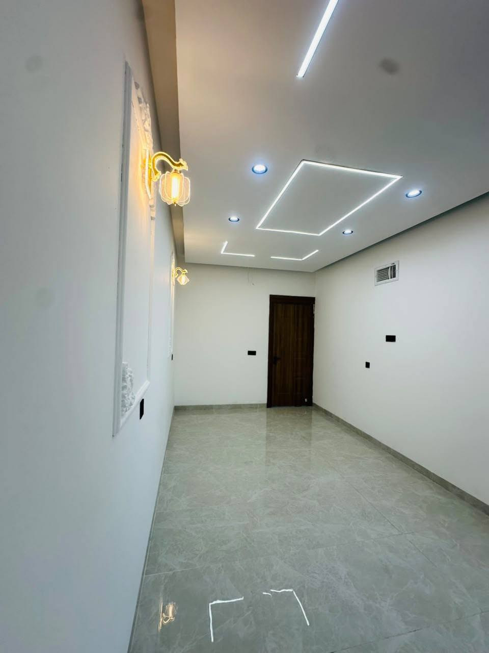 عروض مكتب الاخؤين للعقار حي الملاين الثانيه دار 🏠 مساحه 
120 متر طابقين وبيتونه 
بناء حديث 2026 
قرب عماره ابو فهد  
عدد غرف النوم 4 واسعات  
خدمات كامله 
تسليم فوري 
الاستفسار 
*********** ابو رعد 
*********** ابو عمر 
*********** رعد بيغمبرلي

