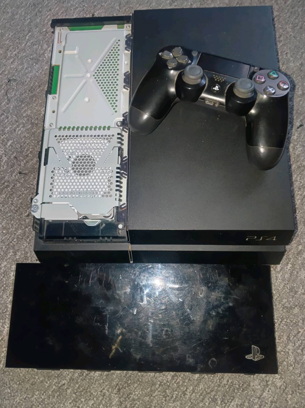 📣 إعلان بيع جهاز بلاي ستيشن 4 فات (PS4 Fat) نظيف جداً
استغفر الله العظيم واتوب إليه
للبيع جهاز بلاي ستيشن 4 فات (PS4 Fat) بحالة ممتازة وشغال أونلاين طبيعي وبدون أي مشاكل.
المواصفات والتفاصيل:
النظام: تحديث 13.52.
المساحة: 500 جيجابايت.
حالة الجهاز: البلاي ما مفتوح ولا مصلح نهائياً (على الفحص).
الملحقات: جويستيك (يد تحكم) أصلي واحد مال شركة.
الألعاب المتوفرة:
يجي وياه قرص كاد اوف فور 4
محمل بالجهاز لعبة ريزدنت إيفل 4 (Resident Evil 4) + لعبة سيارات + ألعاب أخرى إضافية.
السعر: 250 ألف دينار عراقي.
الموقع: البصرة - التنومة (قرب الجسر الإيطالي).
للتواصل والاستفسار: 0787681984