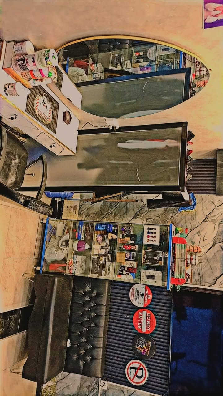 سلام عليكم عندي ميوز عدد 3البيع مع كرسي وحد جام خانه رفوف وتخم كدامكم المحل العنوان بغداد الحريه الرقم ***********
