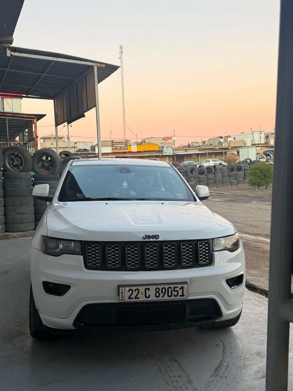 Jeep grand sheroke 2020 
جییپ گراند شیرۆکی سەیارەکە بە کلین داخل بوە دو پارچەی تیزابی پێ دا رژاوە بەبی ئەوەی کرابیتەوەش بەس پەمپ کرایتەوە سەیەرەکە نمو نەیە لە جوانی 
Black top فول فول مواسەفات 
*********** أربيل, العراق
