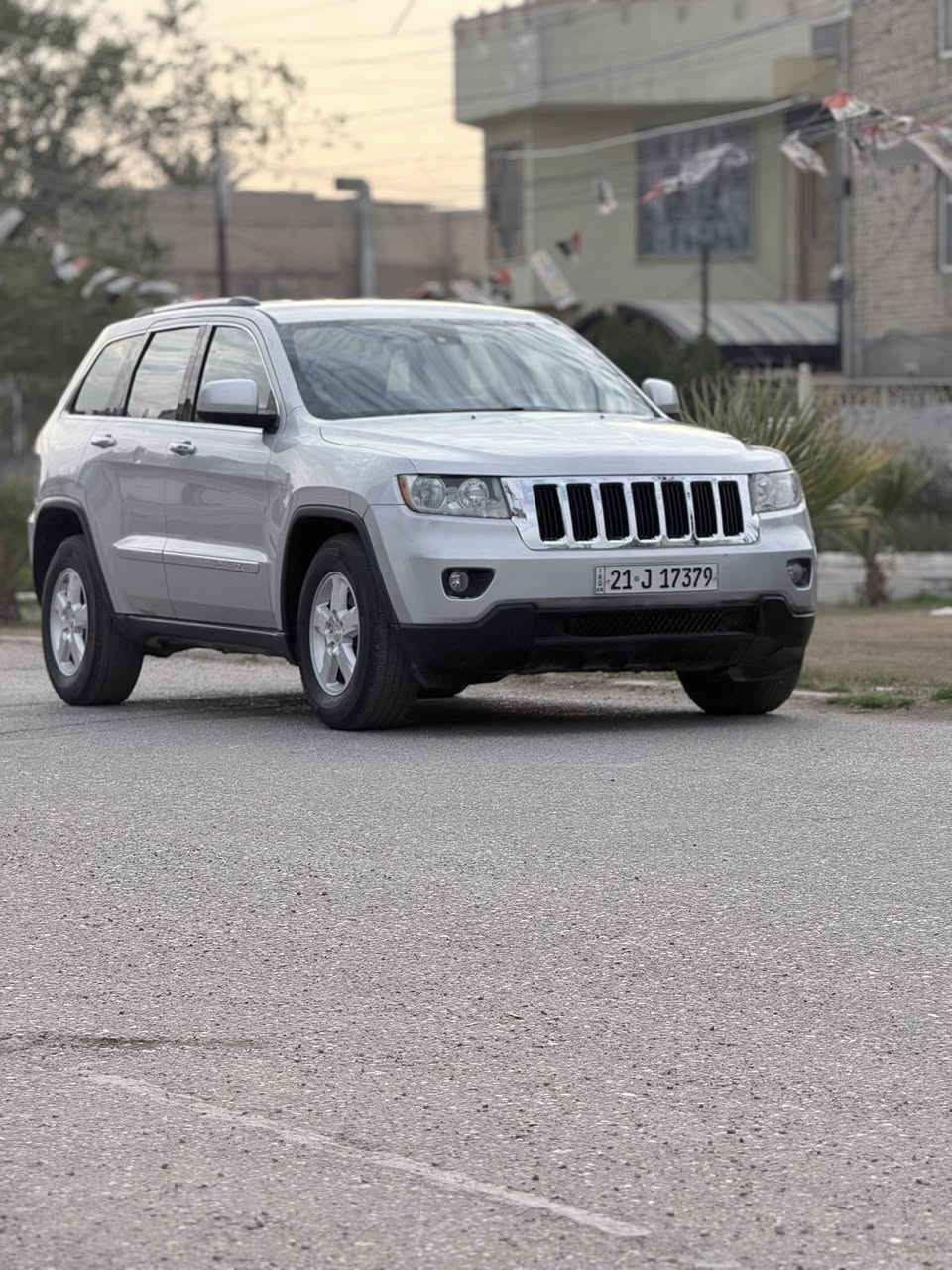 السلام عليكم
جيب 2011 خليجي 
حجم المحرك 6 سلندر 3600
البنيد و وجاملغ مبدل نفس ألون   بدون دواخل  
كير محرك جديد 
باسمي  تحويل ثاني يوم 
تبريد ثلج امامي خلفي 
كشن السايق كهرباء 
بصمة + البواب بصمة 
ومعروفه البقيه المواصفات
ماناقصه برغي السيارة جديده متعوب عليها 
السعر المطلوب١٤٦ وبيها مجال 
الاستفسار ***********
العنوان بغداد 
غير متواجد ع الفيس
