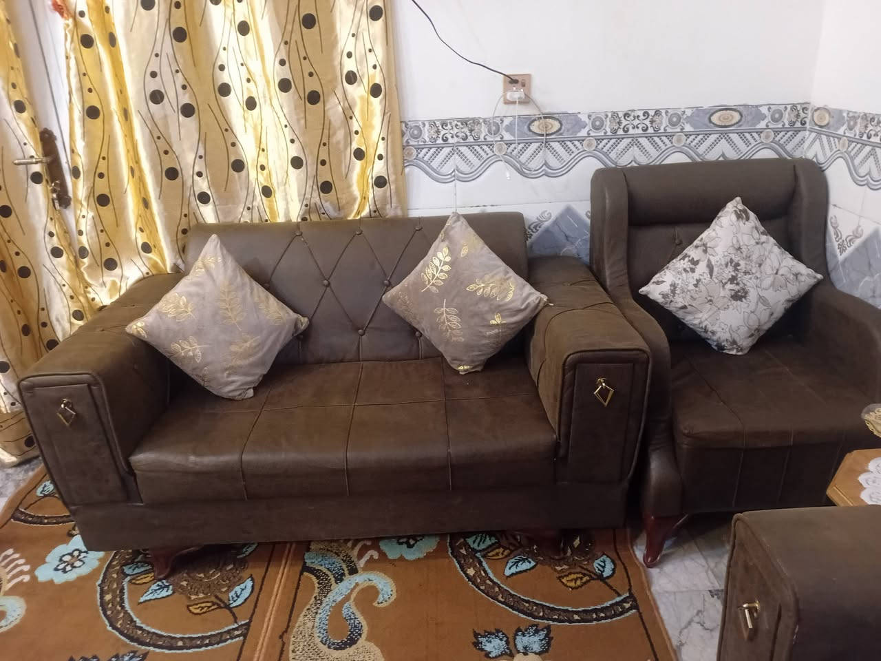 تخم تكمه نظيف جدا 10مقاعد  ٢٥٠ الف مكان الخطيب زراعي الي يريده  هذا رقم ***********  بي واتساب
