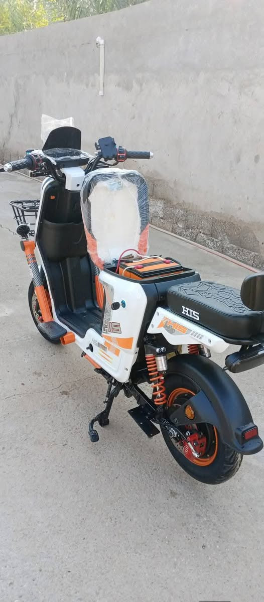 دراجه موديل 2026 ملف 2200  5بطاريات مزود عليها  مفتوحه السرعه شرط الا تطلعها دراجه   بالشارع مرجوعه  داخله  صيانه كامله سرعه 91 حقيقي سعرها وبيها مجال الاتصال بي واتساب ***********
