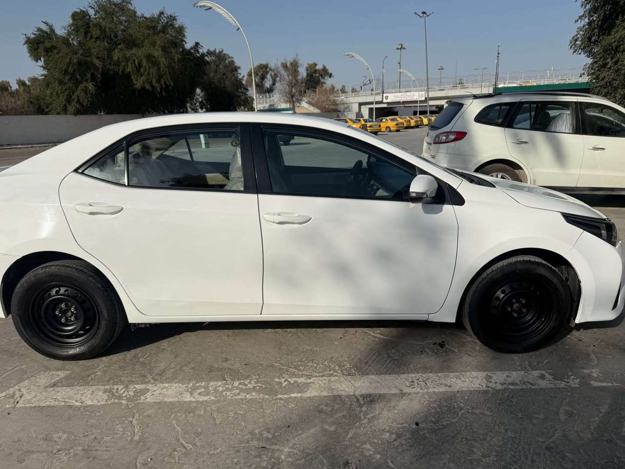 السلام عليكم 
كورلا 2015 خليجي رقم بغداد محرك 1600 بيه ملاحظات بسيطه ماشيه 117 كم مكاني الكاظمية السعر 133$ وبيه مجال بسيط الرقم *********** بغداد, العراق
