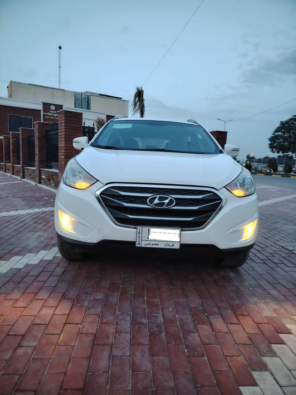 السلام عليكم... 
توسان 2014  خليجية مال الشركة العامة شكل 2015 السياره مكفول من كلشي 
فقط ملاحضه 
السيارة بيها باب امامي الأيمن امبدل اصلي نفس الون فقط باقي كفالة
محرك كير تبريد ع وضع الشركة 
تخم تاير جديد 
حدادية جديده 
محرك 2000 دوش شرط بدون فتح 
اشاير بل مري 
شاشه.وكامرا 
داخل لونين 
لايت لد ثلجي
يدات نيكل 
5 ويل كب كروم 
وبعد بيه مواصفات 
السيارة نظيفة ومابيها اي نقص
رقم كربلاء تحويل مباشر مكاني كربلاء المقدسة
السعر 153$ وبيه مجال بسيط للإستفسار الاتصال ***********
