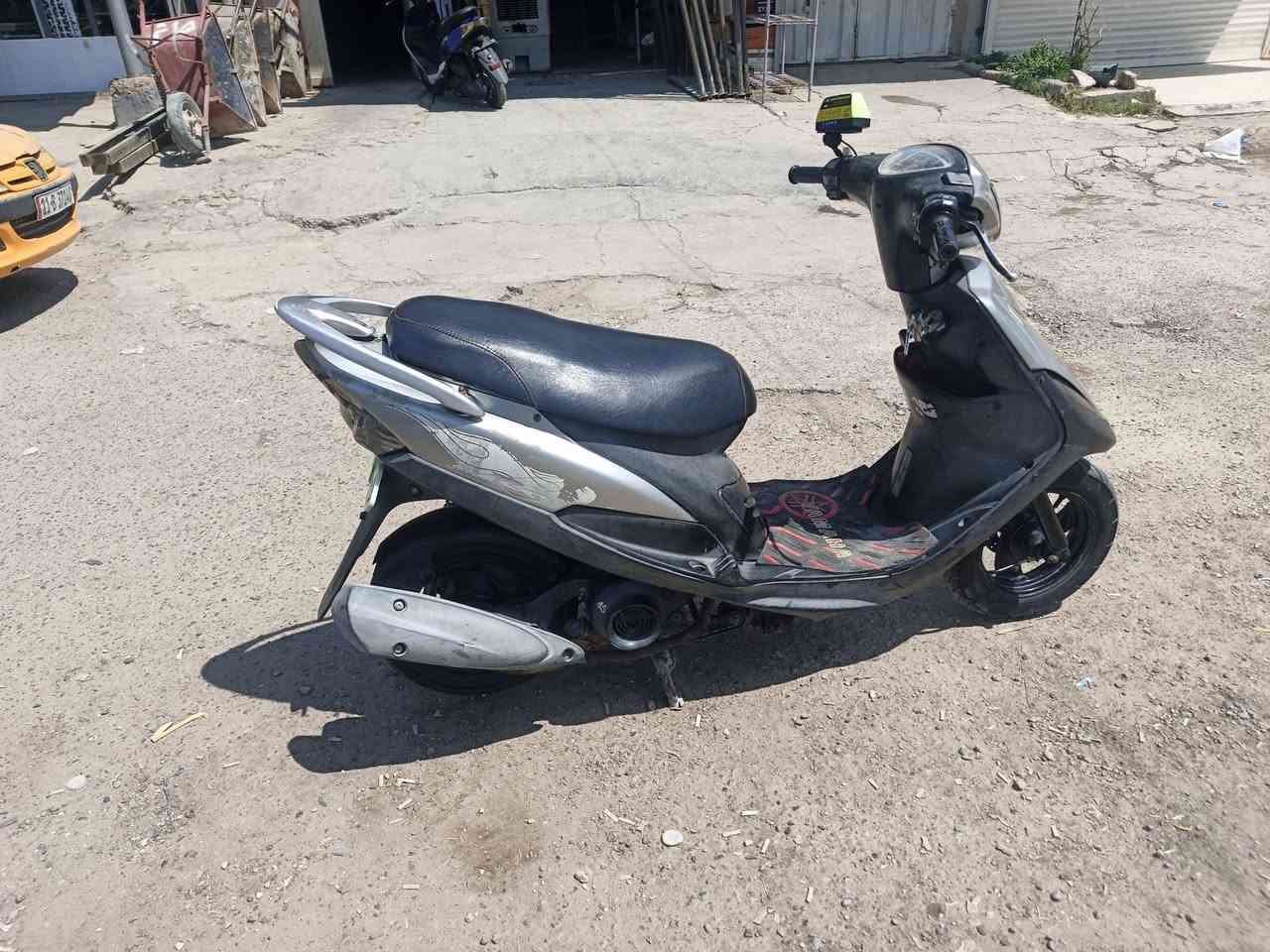 السلام عليكم دراجه للبيع والله نظيفه السعر 550 عنوان بغداد بالشعله يم مرطبات فيروزه  ***********
