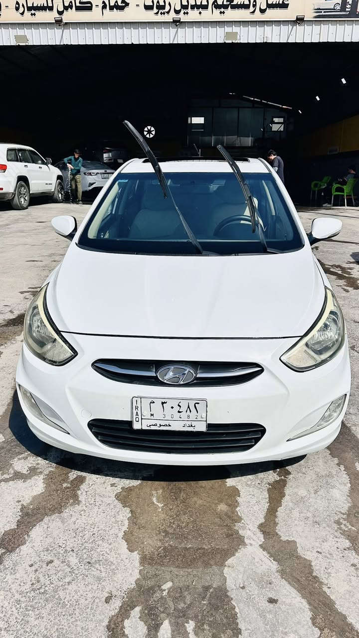 السلام عليكم
اكسنت 2016 كفاله عامه ما عدى الدواسات باسمي السياره فول مواصفات 
فتحه
تحكم ستيرن
كامره
محرك 1600
رقمي***********
