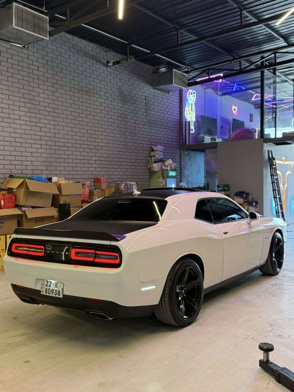 جالنجر شيكر موديل 2022 رقم اربيل
السيارة ماشية 24 ميل فول مواصفات 1/1 
السيارة بيهه قطعتين 
جاملغ تبديل 
والبنيد مبدل لون 
السيارة مبرمجة يم ايكل وصاعدة داينو والفايل الي عليهه كلش حلو والسيارة كلش قوية وبعدهي جديدة وبحالة الوكالة 
سعرهه 245$ وبيهه مجال للشراي والي يشوفهه غالية يارب يحصل الاحسن منهه بلسعر الي يعجبة 
العنوان بغداد
رقمي ***********
