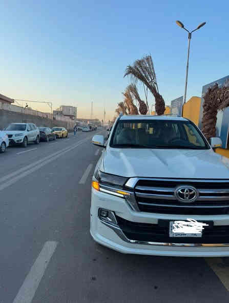 السلام عليكم اخوان للبيع 
لاندكروز 2020 
مواصفات ساز معروفه 
من شاشات ودواخل جلد وحساسات فول السياره 
السياره بيه حادث بجم بس ما متاذي وبيه كم قطعه صبغ ابيعه صبخ عام 
السياره رايده 410$ (اربع دفاتر وعشر اوراق ) 
مكانه بغداد وبالحله ايضا 
*********** 
وبيه مجال للي يشتري ❤️ بغداد
