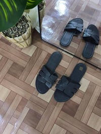 ملابس • عرض