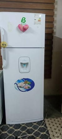 ثلاجة • للبيع