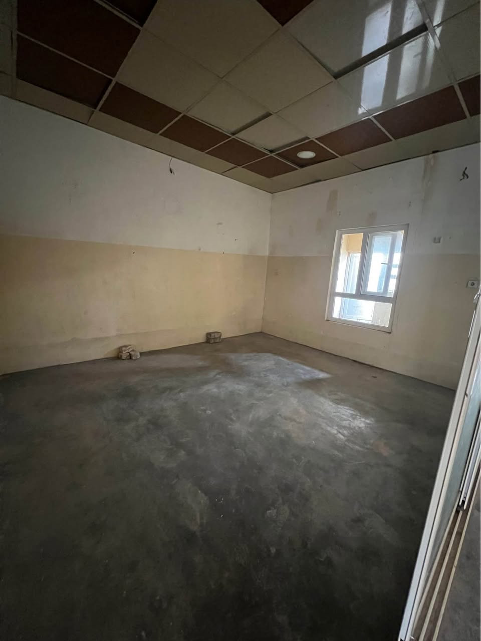 للايجار فيلق قرب اسواق زانا وجامع الاصحاب مساحه 100 متر للاستفسار *********** كركوك, العراق
