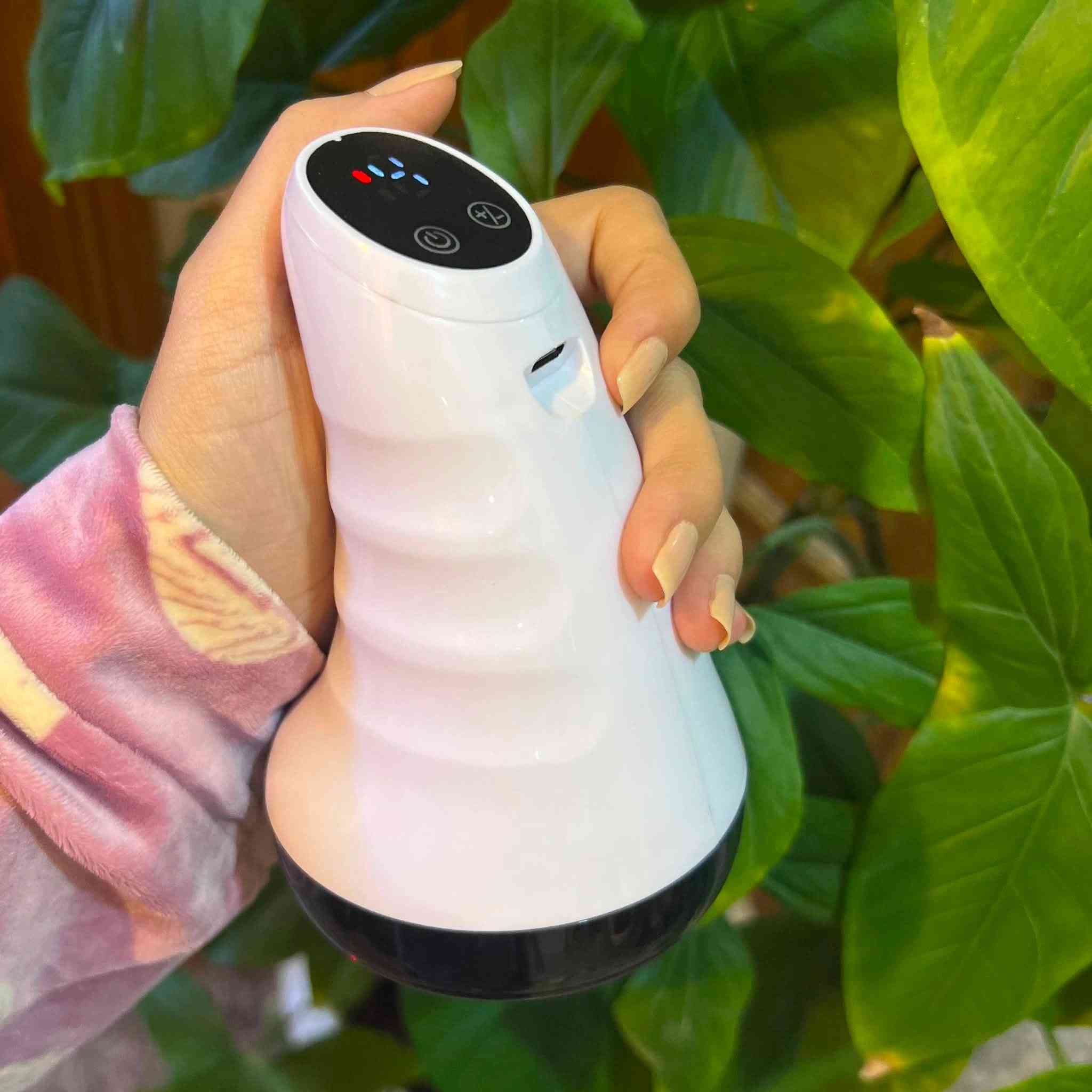 جهاز مساج جواشا الكهربائي بالحرارة والاهتزاز (Red Light & Scraping Massager) للتخلص من الدهون والتشققات  عناية يومية سهلة.

• مزود بخاصية التسخين (Red Light) لتوفير حرارة معتدلة بدون حرق أثناء الاستخدام

• يدعم الاهتزاز عالي التردد للمساعدة في تدليك الجسم وتخفيف التعب

• يحتوي على أوضاع متعددة (ضغط موجب وسالب + وضع الحرارة) مع مستويات سرعة مختلفة

• تصميم بزر واحد لسهولة التشغيل والتحكم السريع

• مناسب للاستخدام على عدة مناطق مثل الرقبة، الظهر، الكتفين، البطن والأطراف

• نوع المنتج: جهاز مساج (Scraping Massage Device)
• الموديل: BY-188
• جهد الشحن: 5V — 1A
• جهد التشغيل: 3.7V
• القدرة: 5 واط
• سعة البطارية: 600mAh/ 1200mAh
• أوضاع التشغيل: حرارة (ضوء أحمر) + ضغط موجب/سالب + اهتزاز
• مستويات السرعة: متعددة (0–9 مستويات)
• مؤشرات: شاشة عرض (LCD) لعرض المستوى
• الإيقاف التلقائي: بعد 30 دقيقة

محتويات العلبة:
• جهاز المساج الكهربائي
• كتيب تعليمات الاستخدام

للحجز خاص  خصم للكميات


**إذا كنت صاحب هذا الإعلان وتريد حذفه لأي سبب، رجاءا أرسل رسالة إلى الدعم الفني**