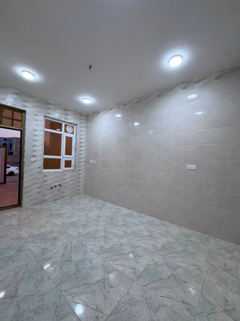 للبيع دار مساحة 150 متر 7.5x20
🏡 دار حديثة للبيع – جاهزة للسكن
✅ البيت جديد بالكامل وغير مسكون سابقاً
📍 الموقع: التصنيع قرب الدفاع المدني
▪️ واجهة الدار لبخ مع تطعيمات فلين 
▪️ جوانب الدار معزولة بالكامل بمادة الفلانكوت
▪️ السطح معزول شتايكر مع فلين 
▪️شلال داخلي بلمنور 
▪️ 4 غرف نوم واسعة ومريحة
▪️ 4 مرافق صحية بتشطيب متكامل
📞 للاستفسار: ***********
