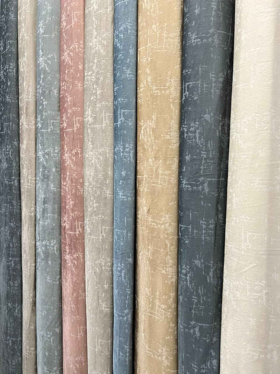 السلام عليكم زبائننا الكرام 
 
اليوم وصلت ستائر سادة قديفة مطبع الخامة الثقيلة 

العرض: 4 م
الطول: 3:25 م

السعر:  20 الف💰😍(بالنقد فقط)

 الالوان:  9 موضحة داخل الصور

للحجز واتساب ***********

العنوان /الديوانية/الحمزة/شارع الهوى/بالفرع المجاور لكوزمتك حامد دايم🌷

توصيل لجميع محافظات العراق🚗🚗
