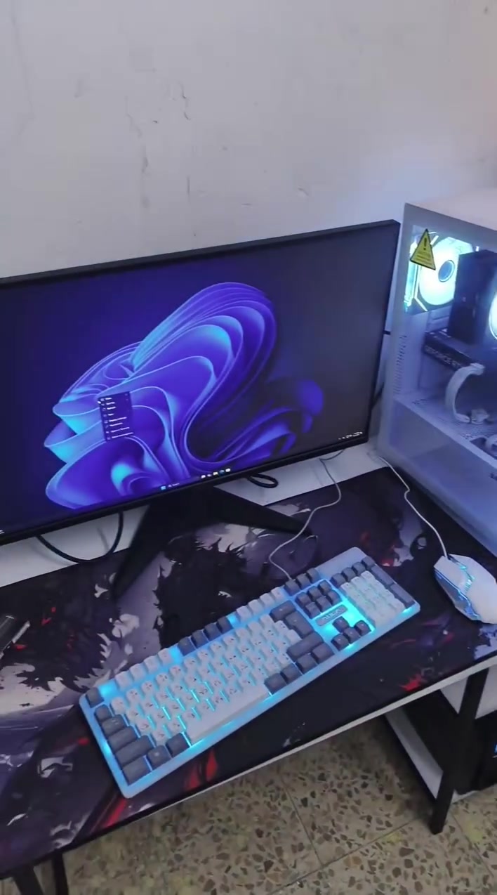 تجميعية pc للبيع
Ups مع شاشه وال
جدا نظيف والله شاهد الاستخدام فعلي فقط شهرين
سبب لبيع عدم تفرغ+ زواج ههههههه
المواصفات 👇🏼👇🏼

· اللوحة الأم: MSI B650M GAMING PLUS WIFI (منفذ
 AM5، 4 فتحات DDR5)
· الكرت الشاش: Palit GeForce RTX 5060Ti Infinity 3 OC 16GB GDDR7 (ذاكرة 128-bit)
· الرامات: TEAMGROUP T-Force Delta RGB 32GB (2×16GB) DDR5 6000MHz CL38 (أبيض)
· التخزين: WD Blue SN5000 1TB NVMe SSD (PCIe Gen 4.0)
· مزود الطاقة: Thermaltake TR-SG 750W (80 Plus Gold، ATX 3.1، موديولار، لون أبيض)
· المبرد: Thermalright Assassin Spirit 120 EVO (مع مروحة TL-S12-S)

🖱️ الملحقات والسويتشر:

· الكيس: SAMA SV-01 White (أبيض، واجهة زجاج أمامية، USB 3.0 x2، 7 فتحات PCI)
· ماوس باد كبير: 80×35 سم، سطح نسيجي، لون أسود (بدون علامة تجارية)
· كيبورد ميكانيكي غشائي (RGB): AULA F3061 (61 مفتاح، رمادي وأبيض)
· مفتاح تفعيل: Windows 11 Pro (مفتاح رقمي فقط)
تجميعية مع شاشة وups للبيع المواصفات 👇🏼👇🏼المعالج: AMD Ryzen 5 7600X (6 نوى / 12 خيط، 4.7GHz، 105W، AM5)
+ جوي ستك كيم سير نظيف جدااااا

 مع شاشة وال ups السعر الكلي للتجمعيه للجاد فقط 
2،250 قفل 
للتواصل *********** 
كل كراتين موجودة ونظيفة جدا
