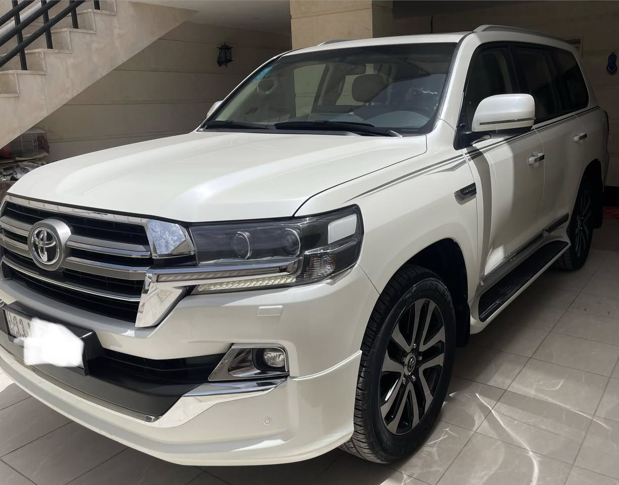 لاندكروز 2019
بريميه مكفوله من الصبغ والتبديل بيه بارد باب الخلف السائق فقط والبقي مكفوله 
مكاني بغداد زيونه
***********
السعر 48000$
