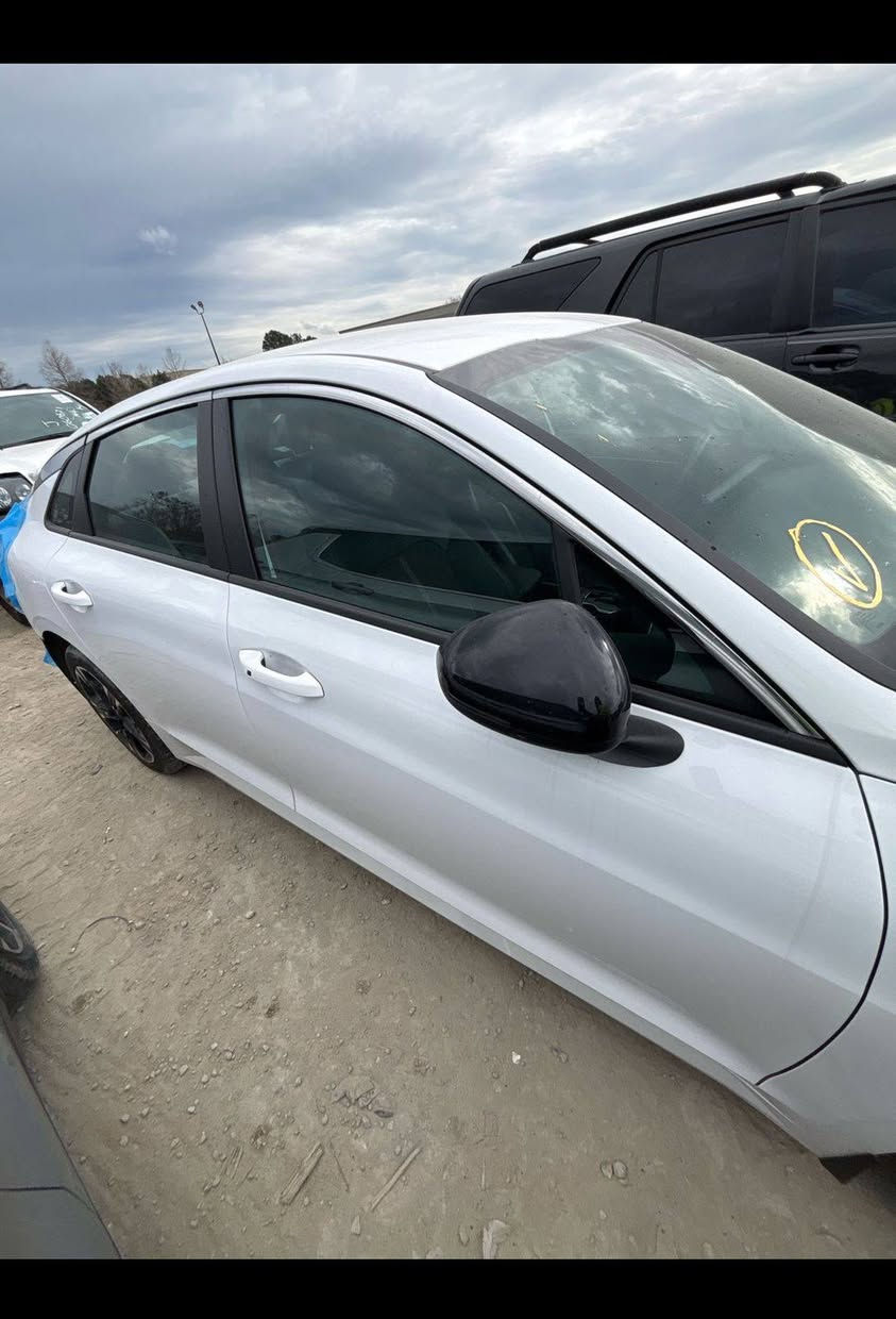 السلام عليكم K5 موديل 2024 مشحونه  إلى أم قصر السعر 115$ المحرك1600 تيربو ***********
