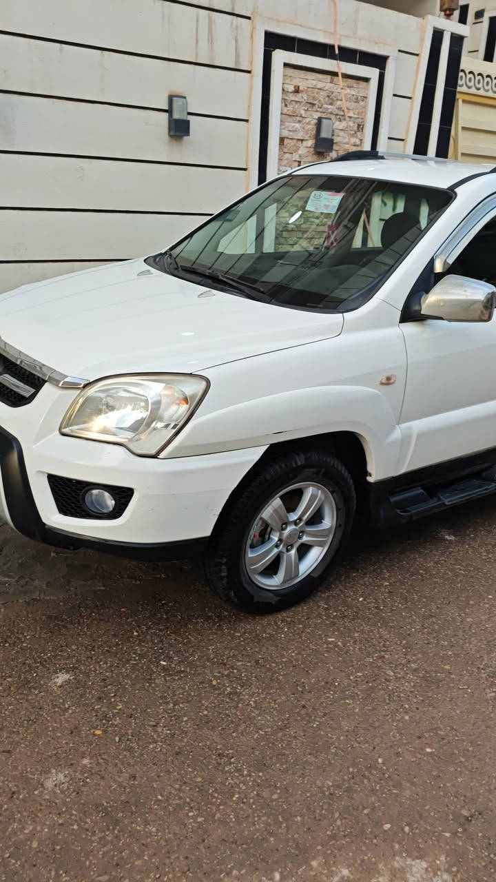 السلام عليكم
تحية طيبة 

كيا سبورتج وارد كوري 2009 
مكفولة كفالة عامة من الضربة والصبغ 
والسونار موجود بالصورة 

السيارة نظيفة جدا 

محرك 2000 دوش 

الداخل كشنات جلد اسود تدفئة

تخم تايرات جديد 

باتري جديد 

رقم ديالى بسمي السيارة والتحويل ثاني يوم 

تبريد وتدفئة شغلات بوضعية ممتازة 

المحرك والكير مكفولات 

دواخل نظيفات كما موضح بالصور 

السعر 135 وبي مجال الي موشراي لا يكسر بحلال العالم 

الاستفسار ***********
