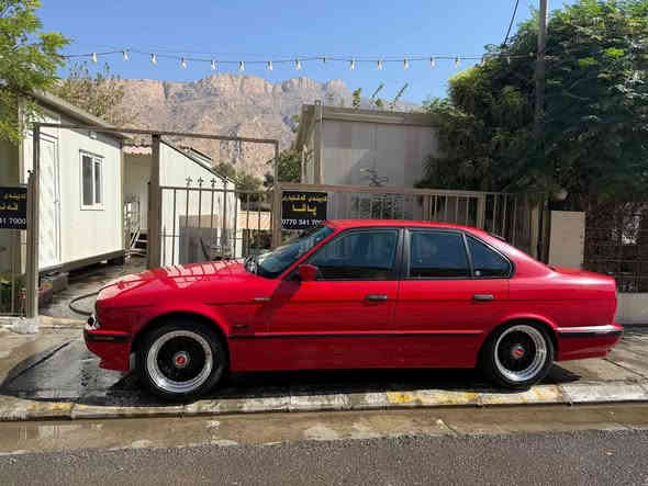 السلام عليكم 
BMW
موديل 90
مصبوغة لجمالية 
كير عادي ومكينة مسكر 
فول تحكم بطن كهرباء كلة شغال 
تبريد ثلج _حدادية جديدة كلهة 
ويل تو سايز اصلي 
تريد وكالة او مداور... 
سيارة جديدة كلش معايزة برغي 
 اي تحوير مابية علبلاد كلهة 
السعر 70قفل___***********
