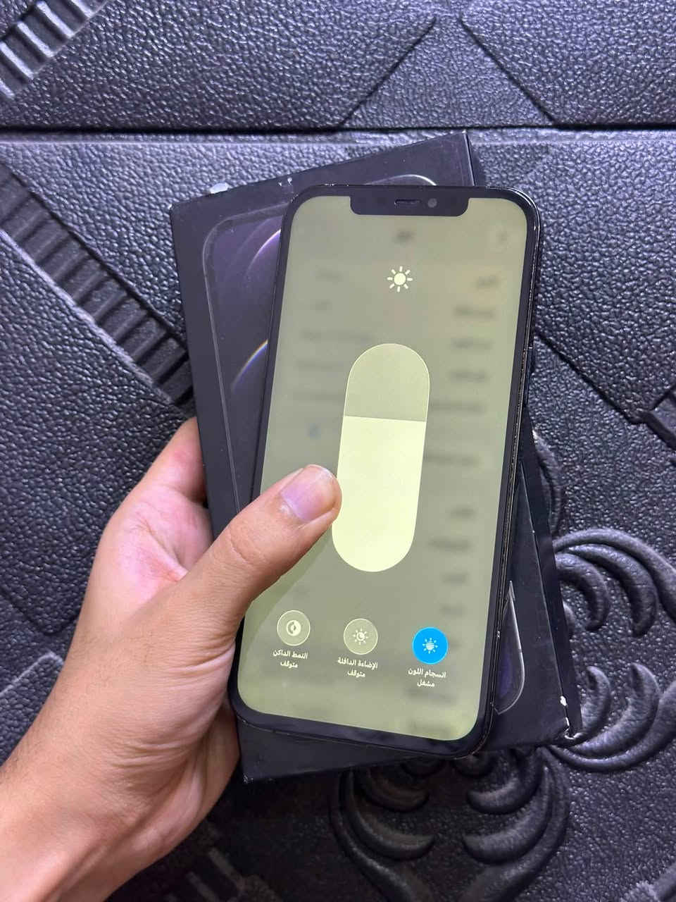 ايفون 12 برو ماكس 256 بطارية 74 شحن حلو مايصرف مبدل فقط شاشه وضهر بي فطور الباقي مكفول كله شغال سعره 375 وبي مجال ***********
