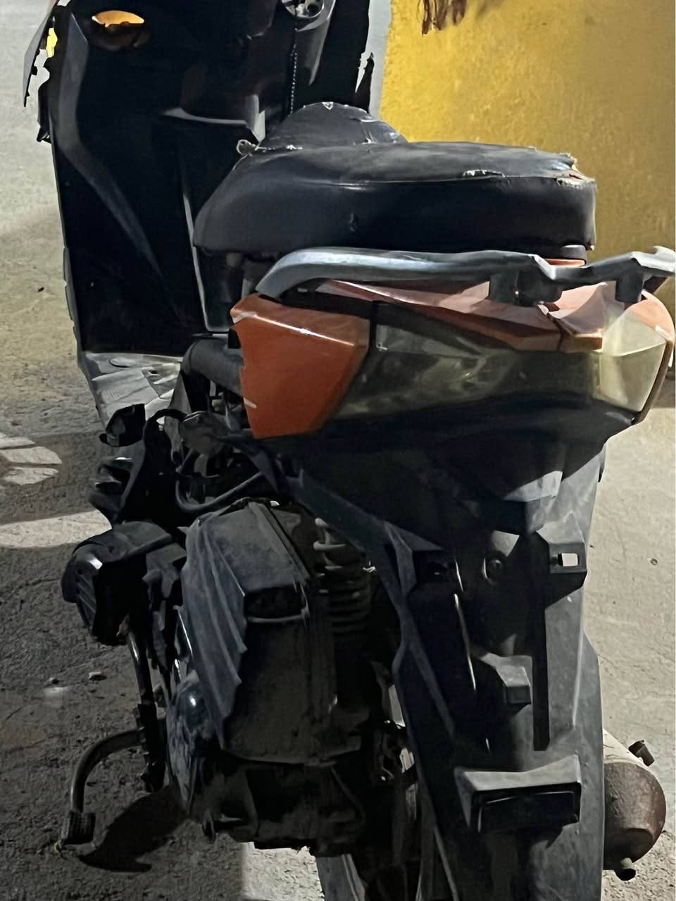 أف إس لبيع مكينه ناعمه شغاله سلف هندر كهربائيات هورن لايت تايرات كلهن جدد السعر ١٥٠ مكاني بصره ابي الخصيب *********** البصرة, العراق
